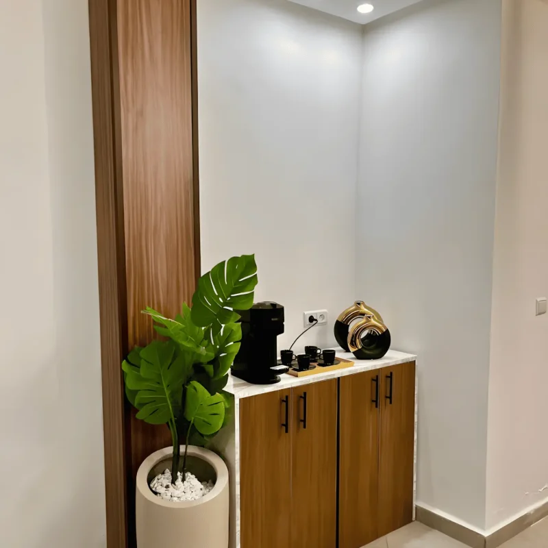 Cabinet 6